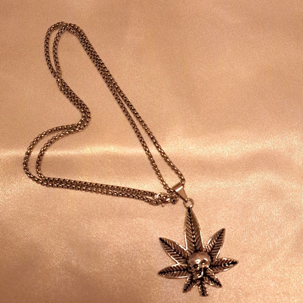 SUPER COOL POT NECKLACE